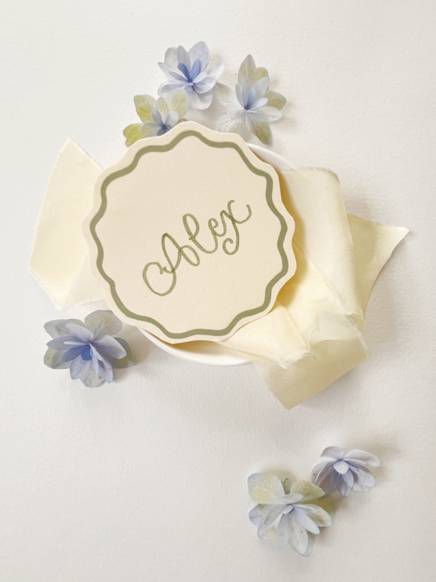 Squiggle Wave Place Cards Round Lemon