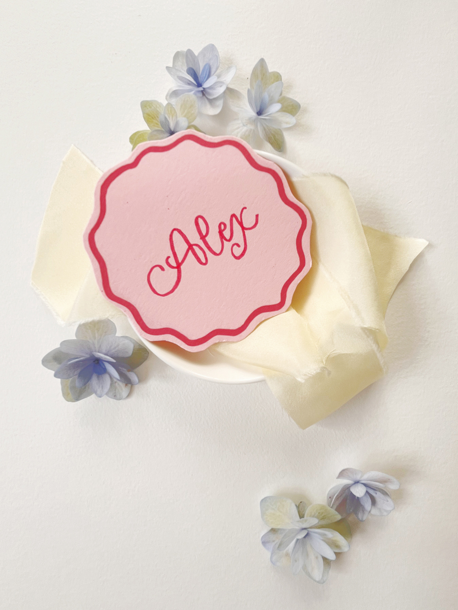 Squiggle Wave Place Cards Round Pink