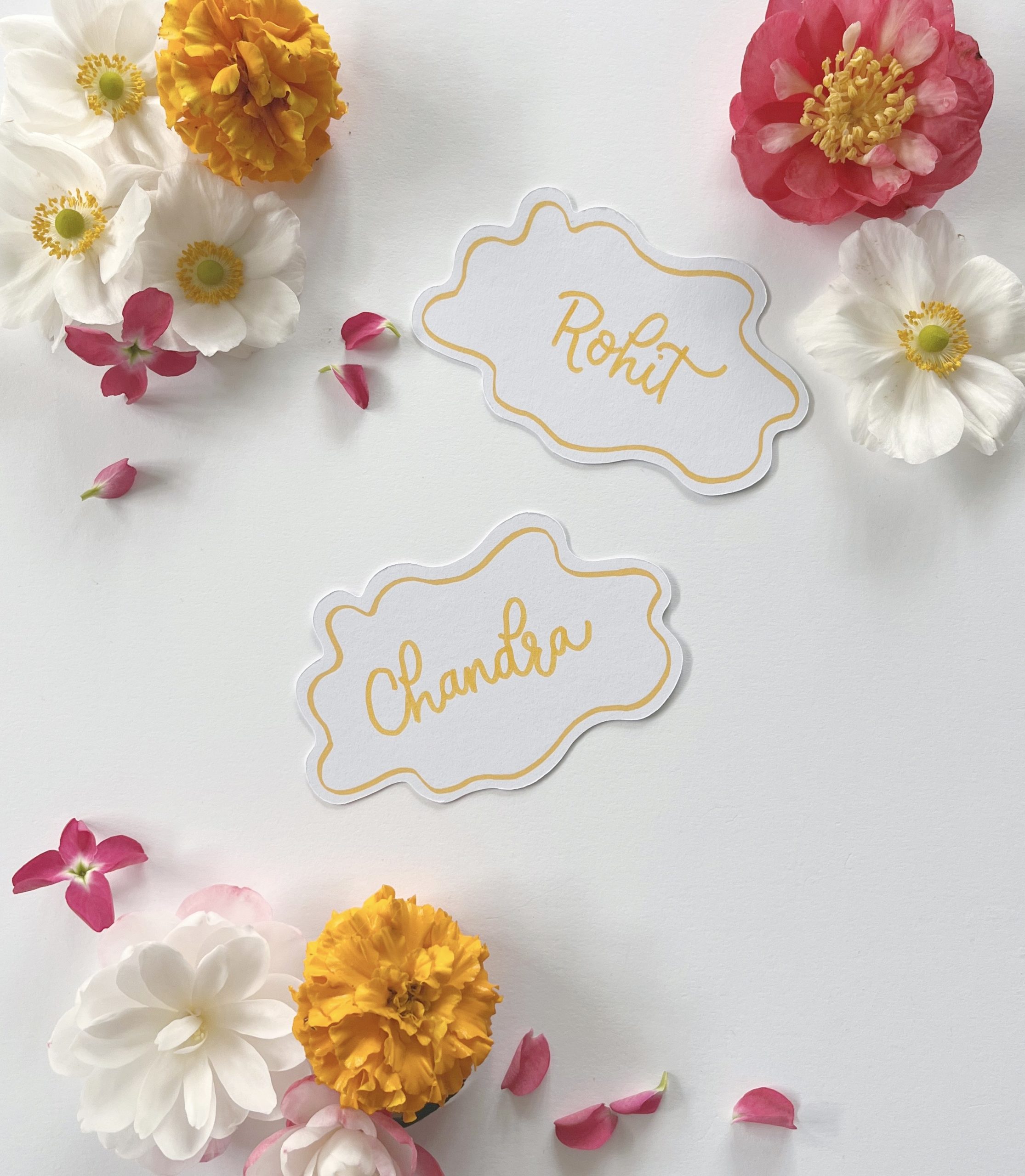 Bright Squiggle Place Cards - Oval Yellow